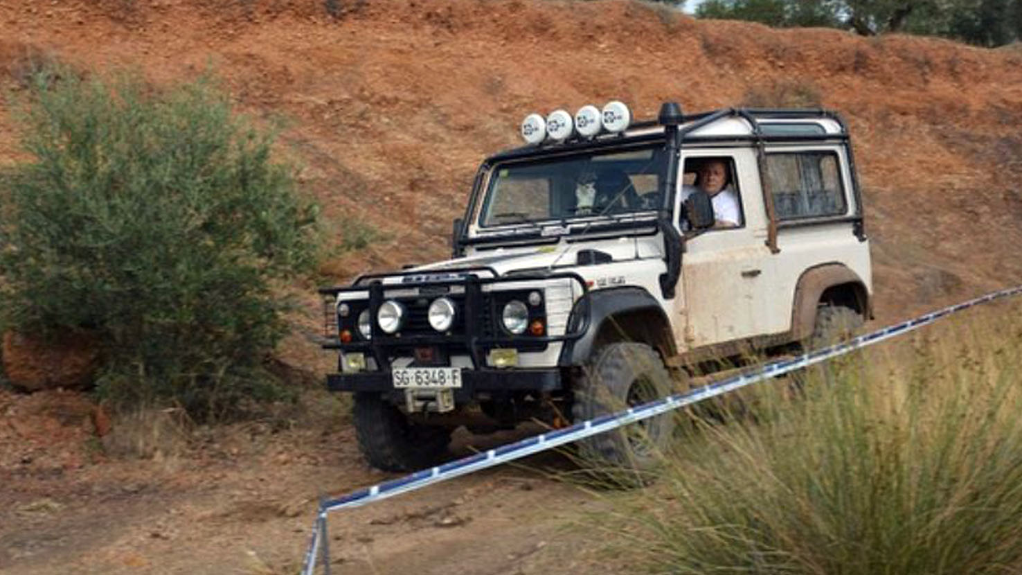 Land Rover Defender Club Antivuelco.