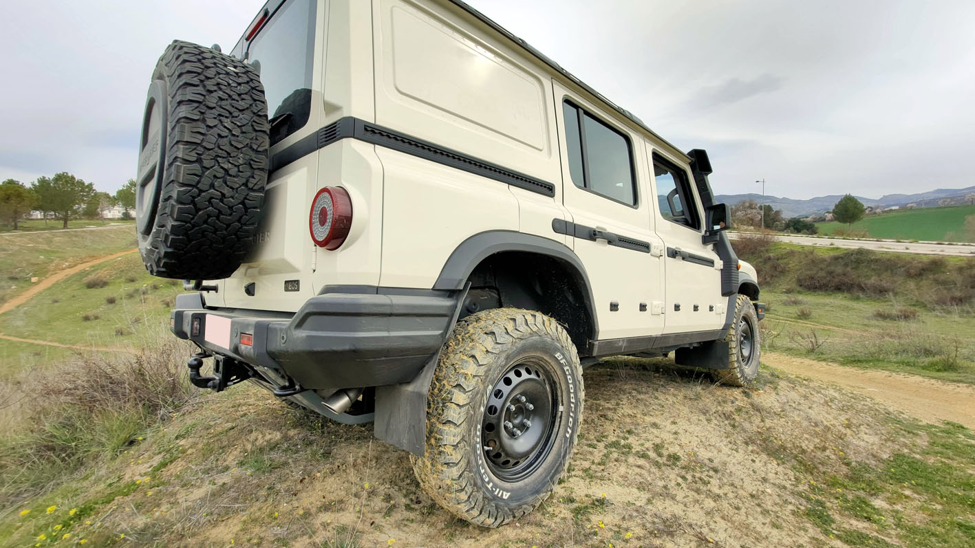 Ineos Grenadier 4x4 en conducción off-road.